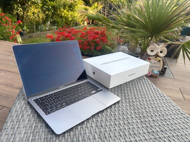 Apple MacBook Air M1 (2020) 13” | 8GB RAM | 256GB SSD | Space Grey