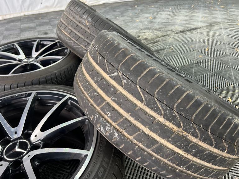 GENUINE MERCEDES C63s AMG SILVER ALLOYS - Rears 285/35 ZR18 & Fronts 245/40 R18 ✅