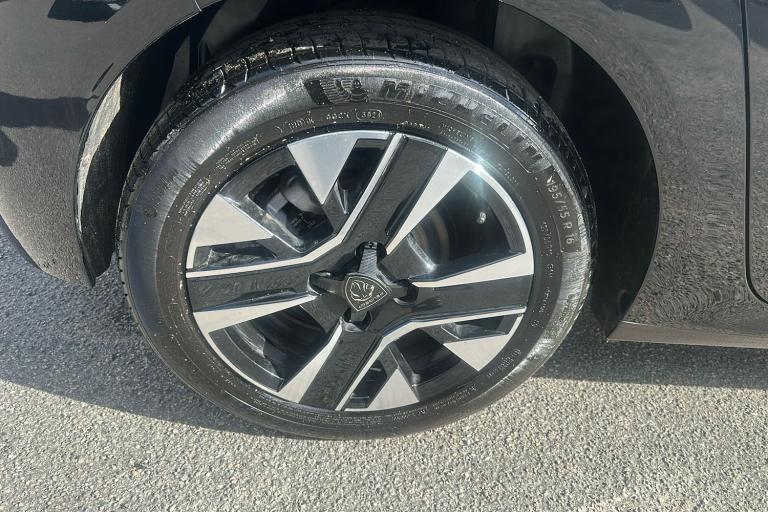  Peugeot 208 1.2 Puretech Allure Hatchback 5dr Petrol Manual Euro 6 s/s 100 Ps