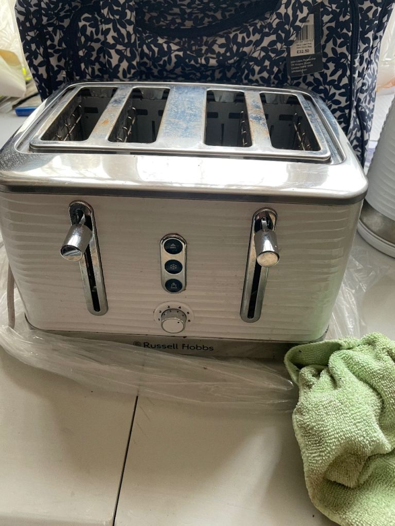 4 slice toaster by  Russell Hobbs 