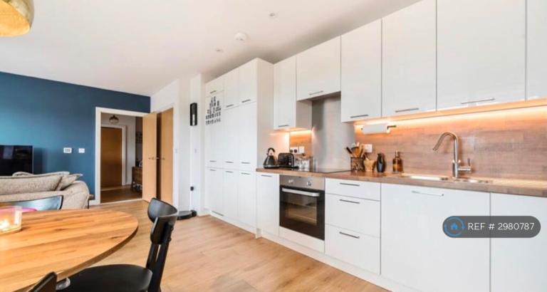 2 bedroom flat in Highbrook House, London, N20 (2 bed) (#2980787)