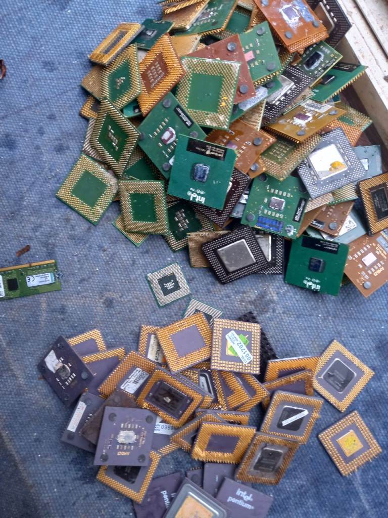 Job Lot of Mixed Computer Processors ready to go or scrap gold recovery 