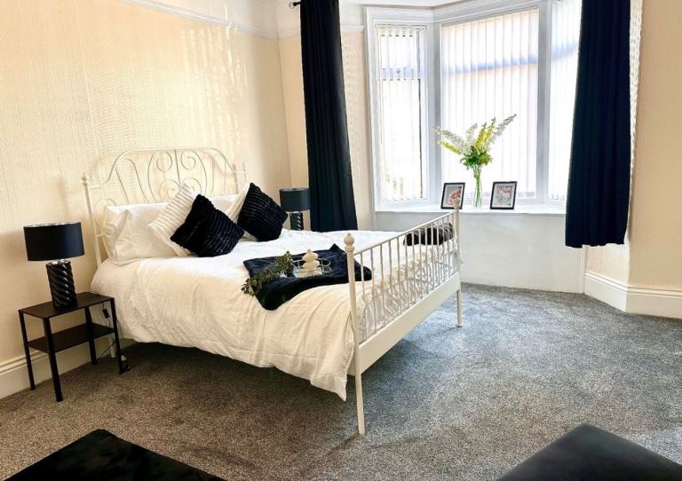 Beautiful 3-Bedroom Fully Furnished Flat NE4 6PN