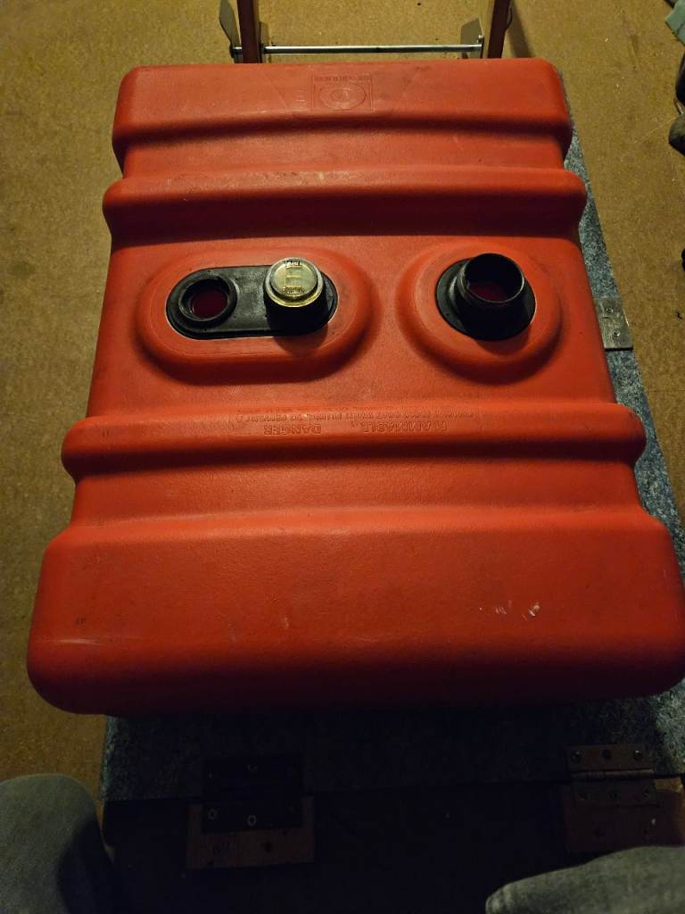 Boat petrol fuel tank. 45.5 liters Moeller See description r