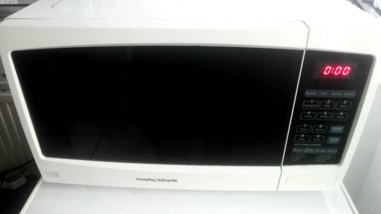 MORPHY RICHARDS 800 WATT MICROWAVE OVEN & GRILL