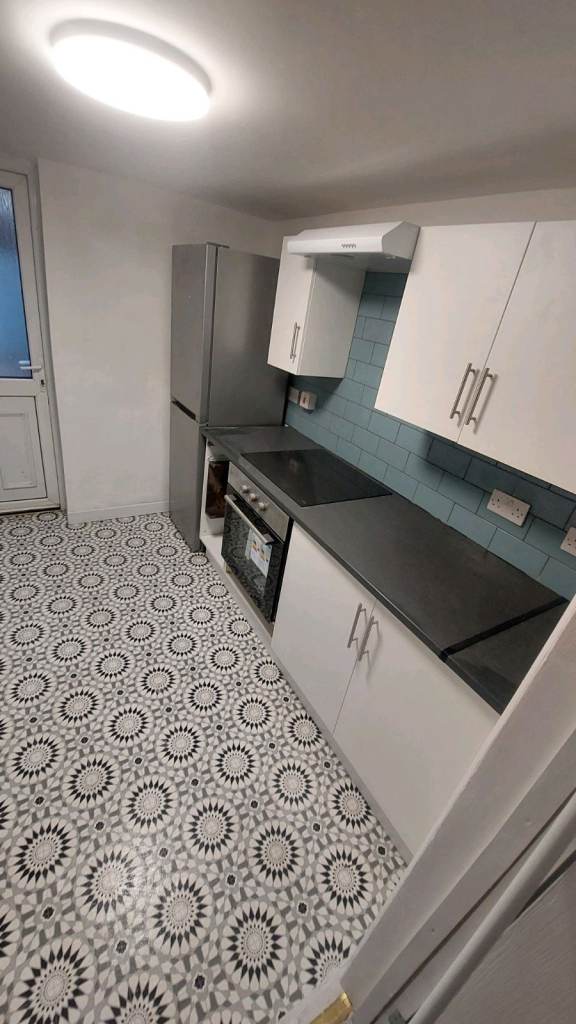 2 BED HOUSE HU9 fully modernised high standard credit check + refs £800 pcm