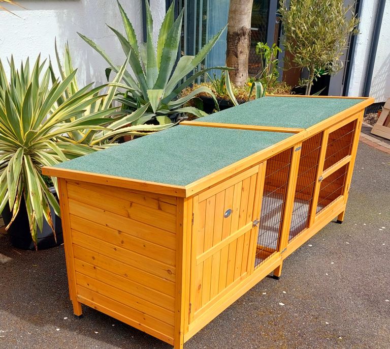 Extra large hutch in new condition 