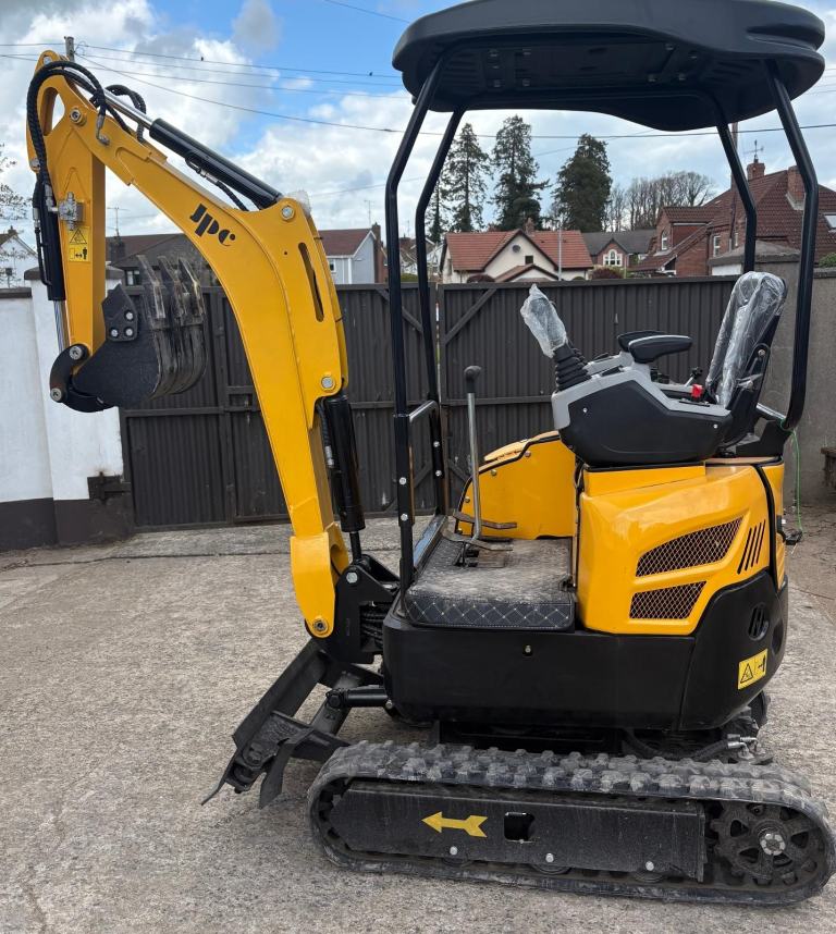 JPC HT18 Mini Digger . 1.8 Ton . Expandable Tracks 