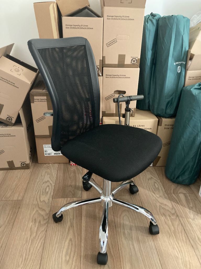 Excellent comfy desk chair 