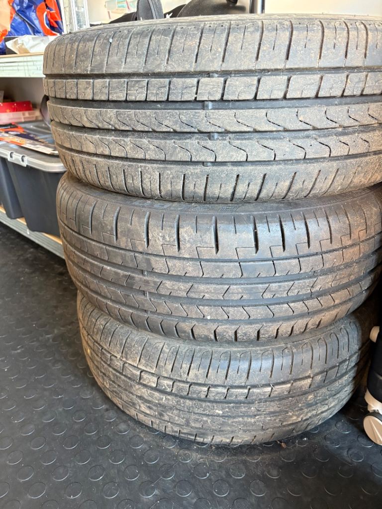 3x Pirelli R18 run flat tyres