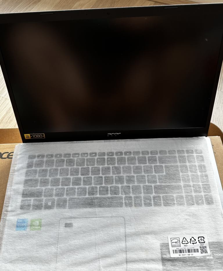 Acer laptop 15.6’m FHD 256GB (almost new)