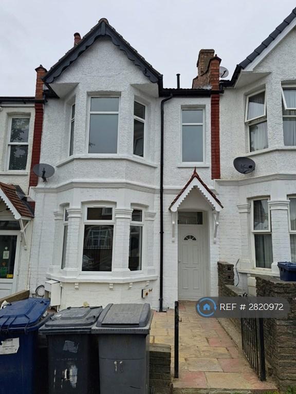 4 bedroom house in Montagu Road, London, NW4 (4 bed) (#2820972)