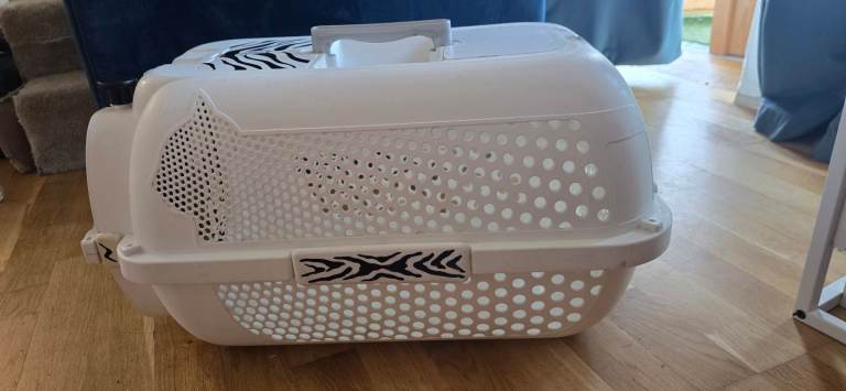 Free cat carrier. ****TAKEN****