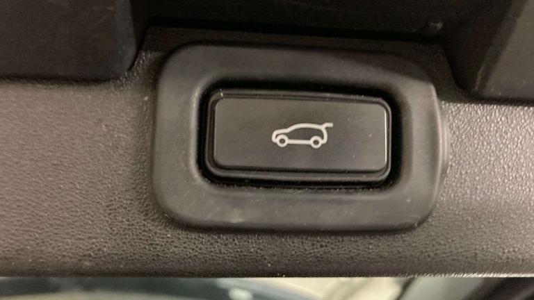 2022 Land Rover Discovery 3.0 D300 R-Dynamic HSE 5dr Auto SUV Diesel Automatic