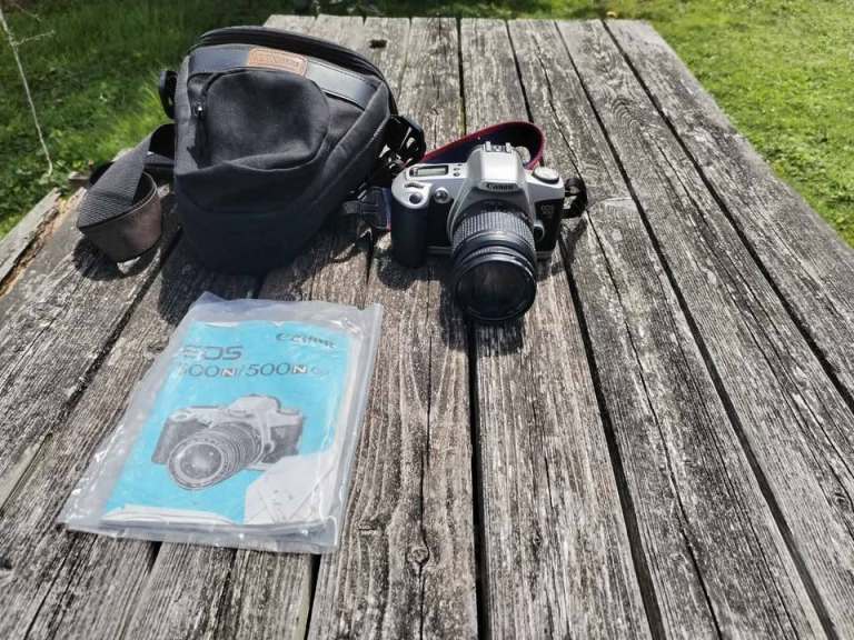 Canon Eos 500n camera with lens, bag, & instructions