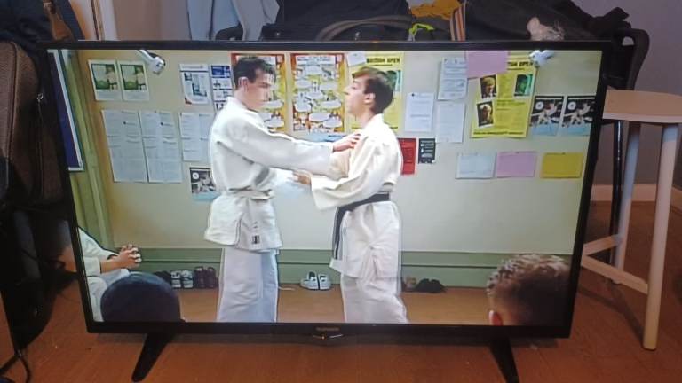 FREE DELIVERY excellent 43 TELEFUNKEN LED full HDTV 1080p freeveiw channels inbuilt 