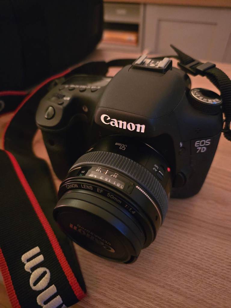 Canon 7D Dslr body only. 