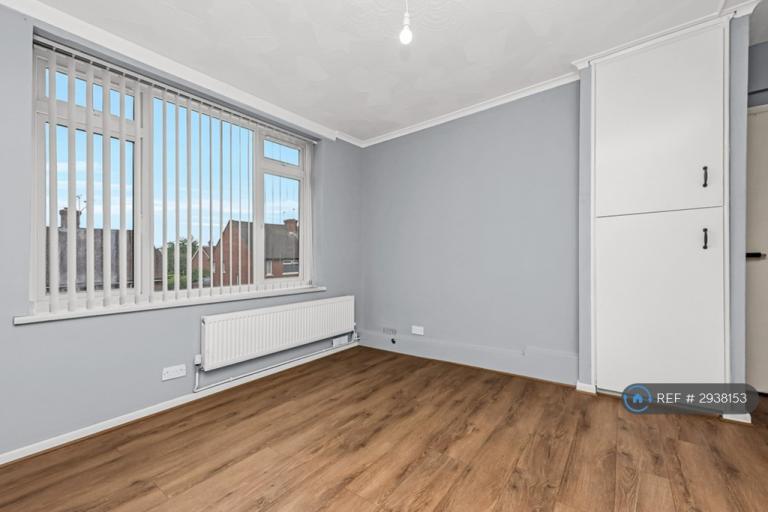 1 bedroom flat in Browning Road, Dartford, DA1 (1 bed) (#2938153)