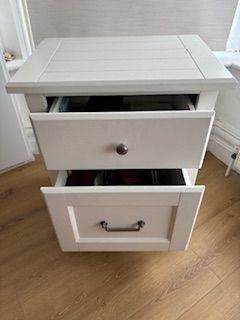 White chest of drawers