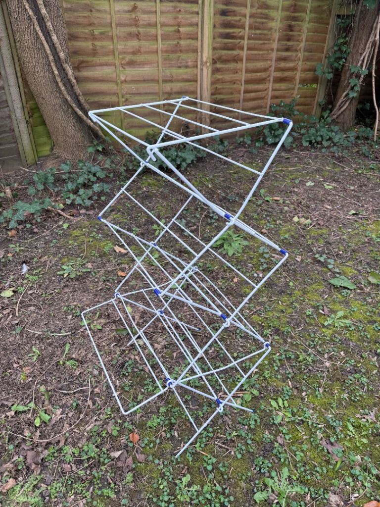 Foldable clothes drying rack 