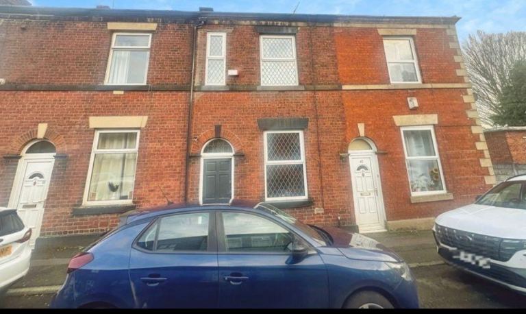 3 Bedroom Terraced for rent, Bury BL8- £1,300 pm