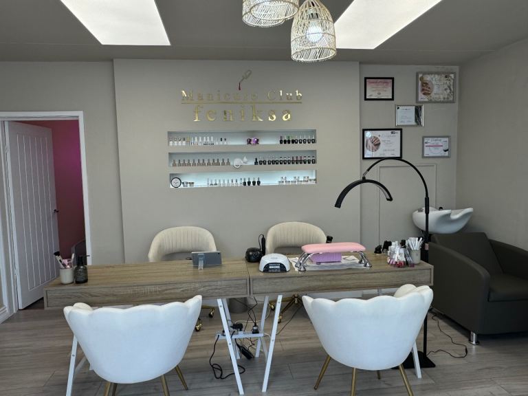 Beauty Salon Chairs & Space to Rent – Cardinal Road, Leeds (Beeston)