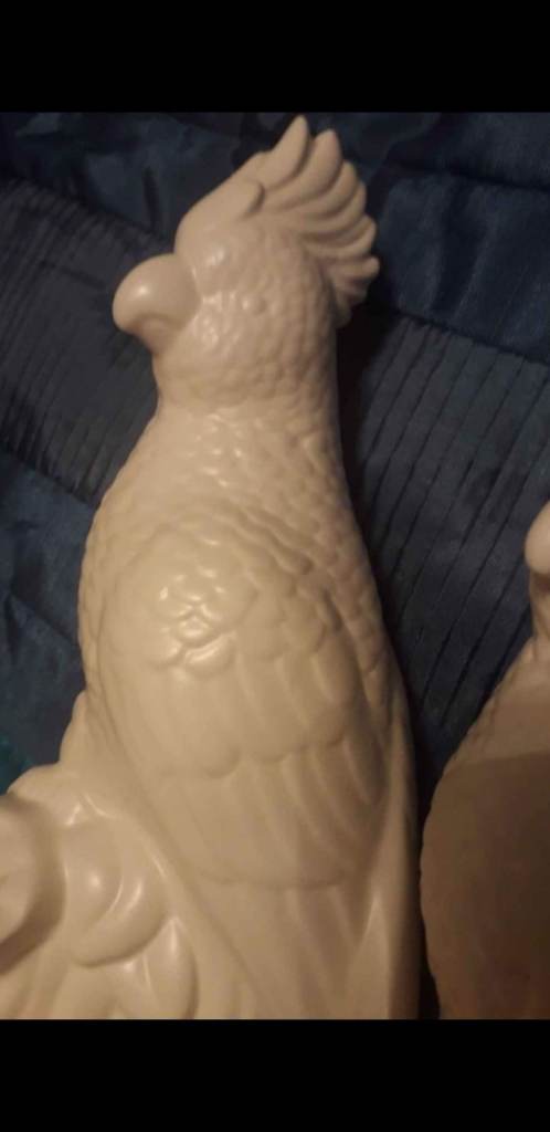 Vintage pair of white ceramic parrot cockatoo bird ornaments 
