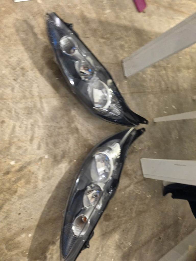 Ford fiesta headlights like new 