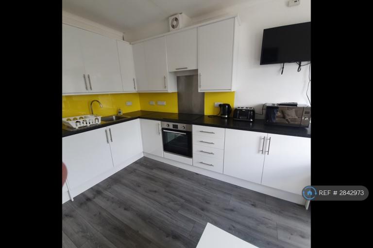 5 bedroom flat in Sighthill Crescent, Edinburgh, EH11 (5 bed) (#2842973)