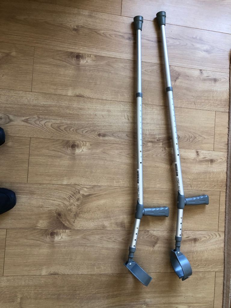 2x Crutches