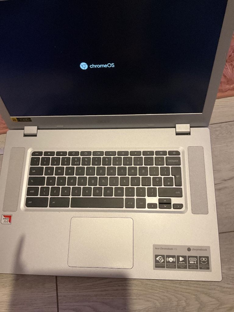 17inch ACER Laptop silver in colour hardly used 
