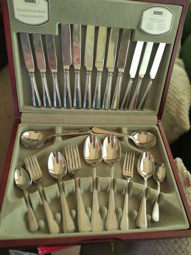 Viners Cased Cutlery Set – Silver, Good Condition