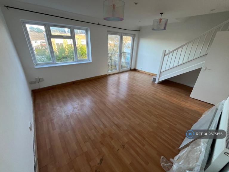 3 bedroom flat in Premier Parade, Southampton, SO18 (3 bed) (#2675155)