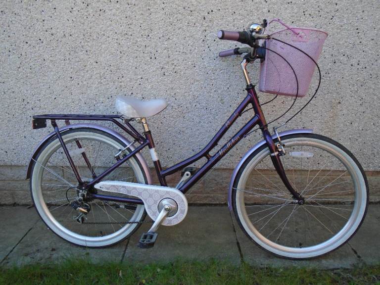 Pendleton blossomby ladies city bike 15 inch frame, 26 inch wheels, 6 gears, mud guards, rear rack