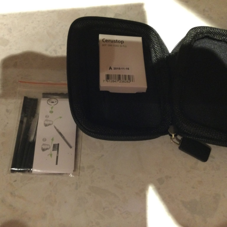 Pair of specsavers hearing aids new never used £1350 new 