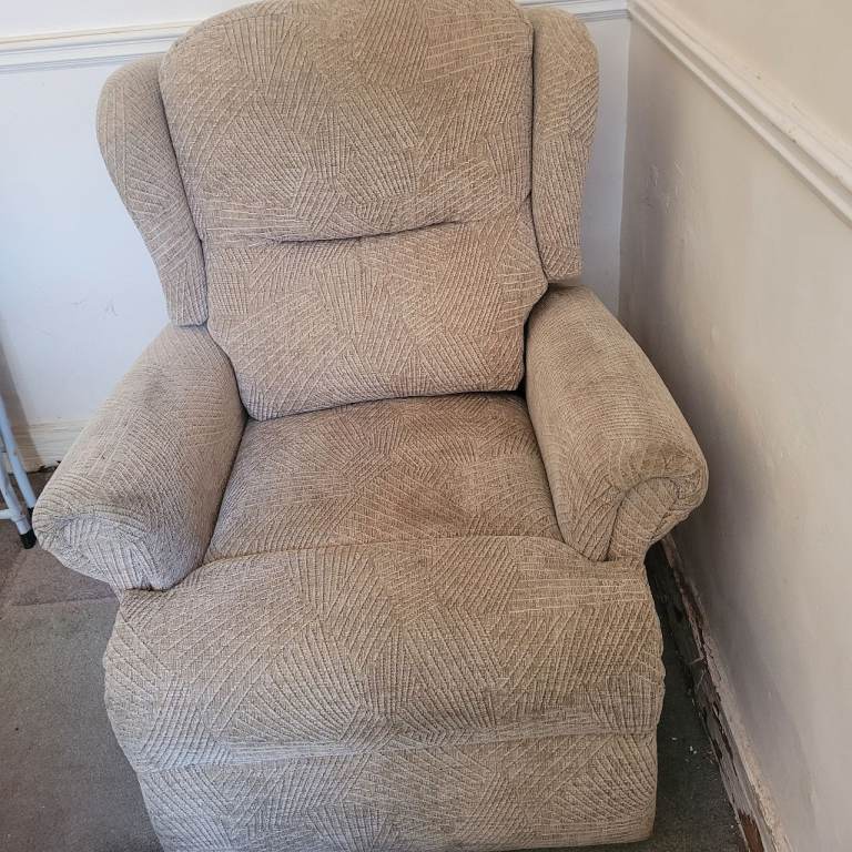 Electric recliner Free to Collect