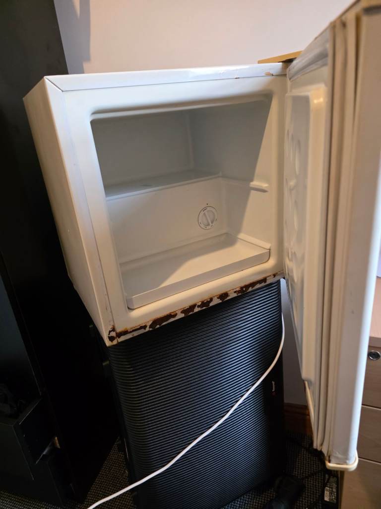 Lec Mini Fridge - White, Fair Condition