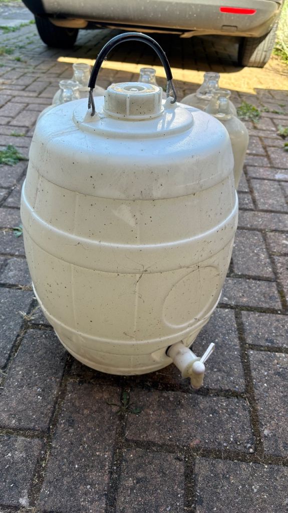Beer brewing Keg: Sturdy White Plastic Water Barrel with Tap – Good Condition