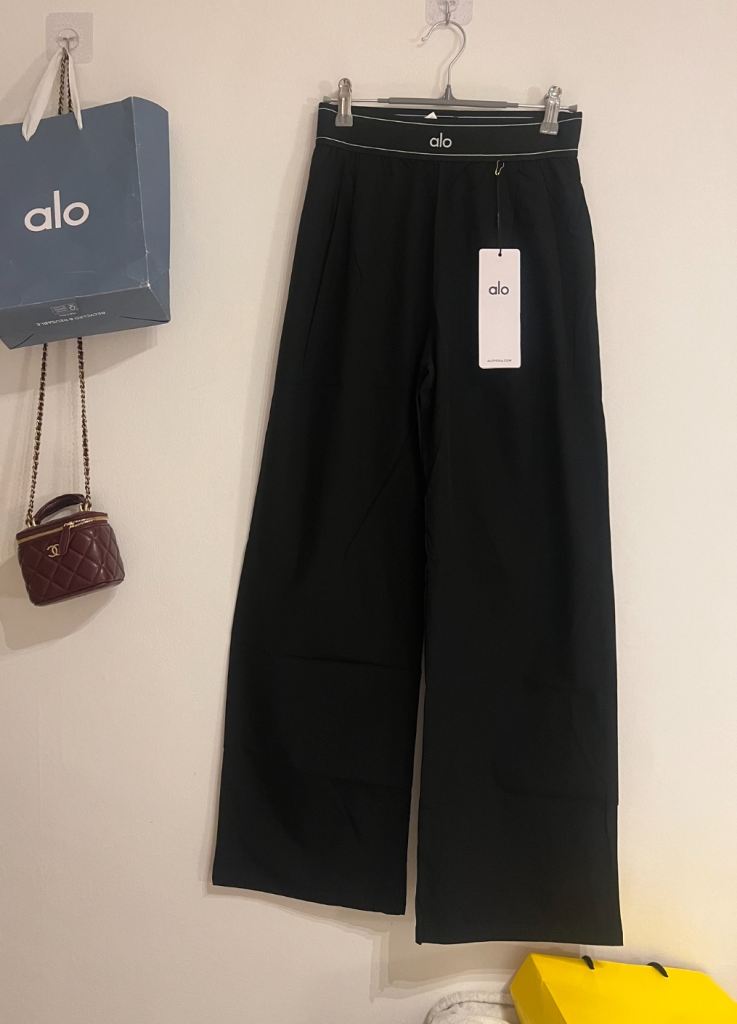 New Alo Yoga Black Trousers with Tags – Size S