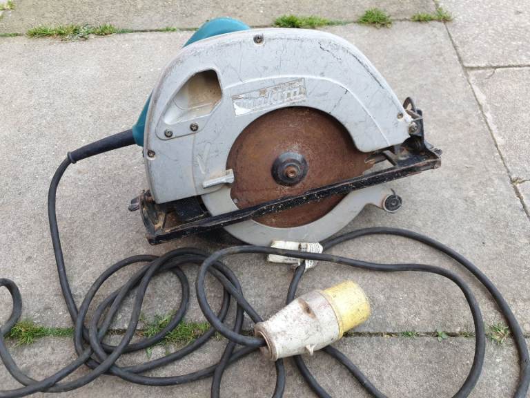 MAKITA 110V 1200W 190MM CIRCULAR SAW 110 VOLT SAW IN GOOD WORKING ORDER WITH DECENT BLADE