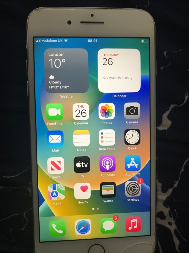 Apple iPhone 8 Plus 64gb unlocked iOS 16.7.12 tiny crack 