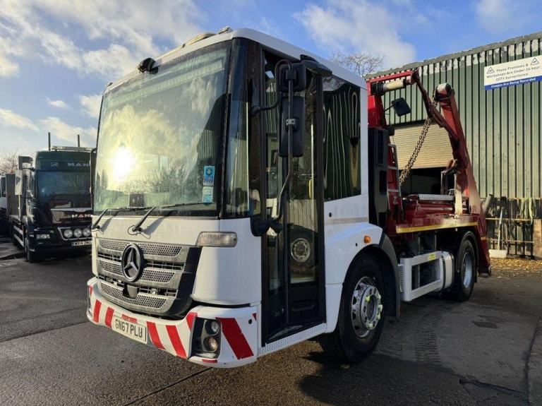 2018 MERCEDES ECONIC 1830 SKIP LOADER
