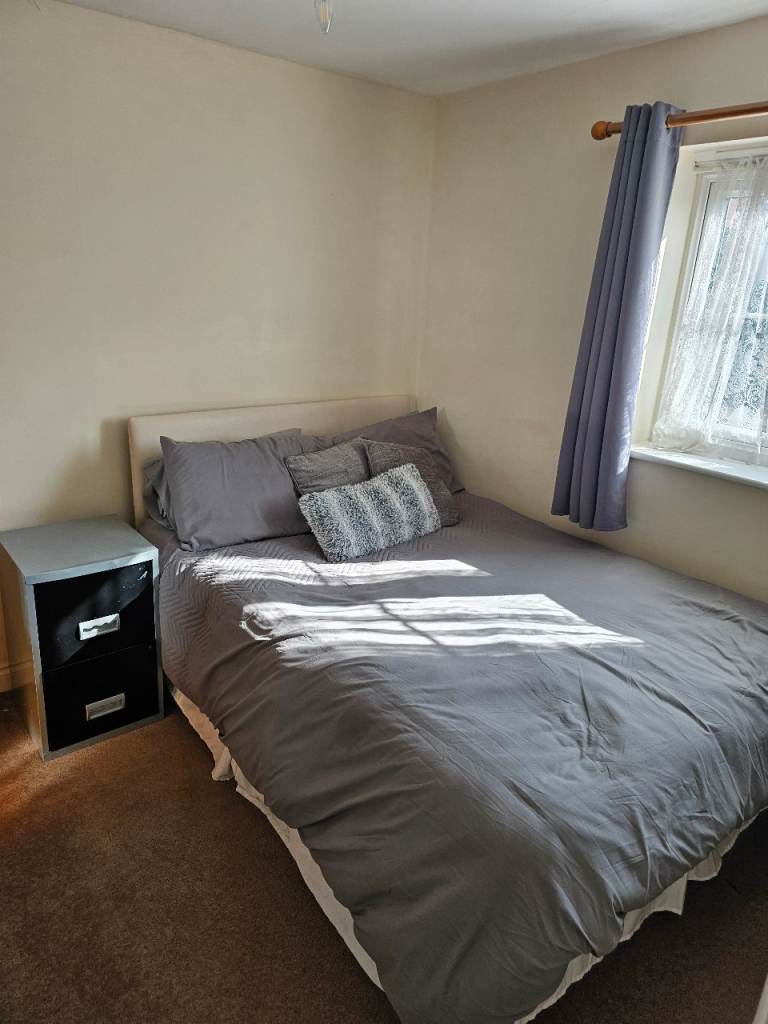 Double Room with ensuite or a Single room for rent 