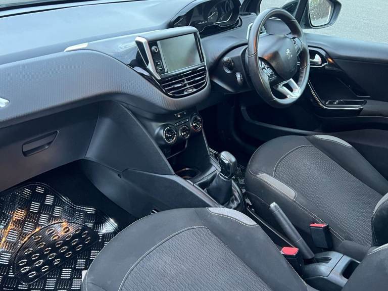 Peugeot 208 PURETECH WITH VERY LOW 66K MILES