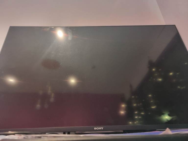 3 slim sony smart tv 40 inches all like new 