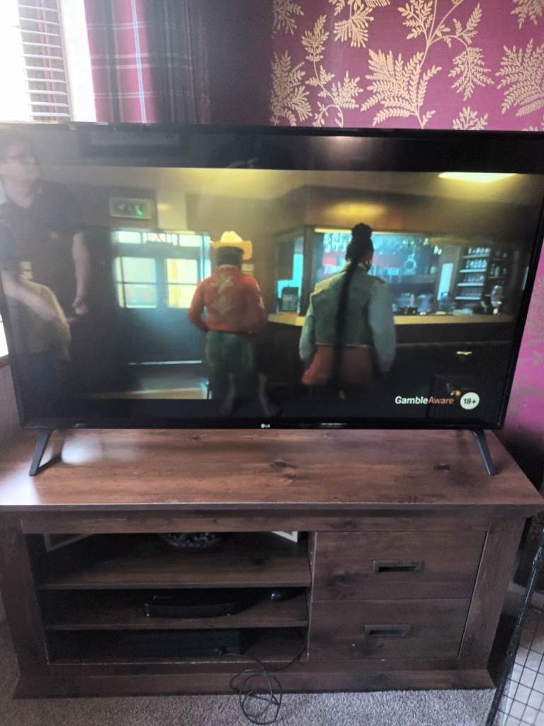 LG Smart TV with Freeview – Good Condition