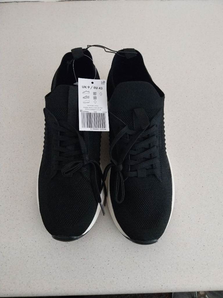 Black running / gym trainets size UK 9 mens