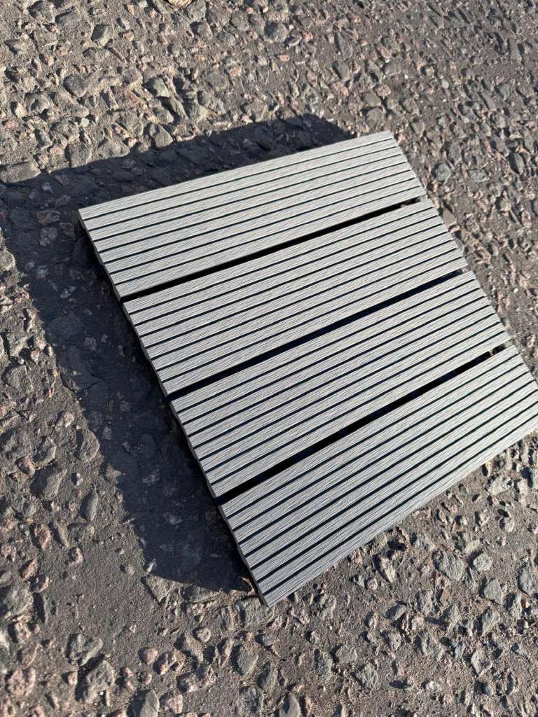 ⚙️ Easy-Install Composite Decking Tiles