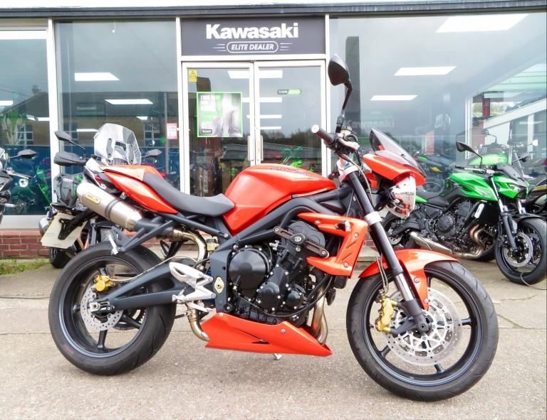TRIUMPH STREET TRIPLE 675R