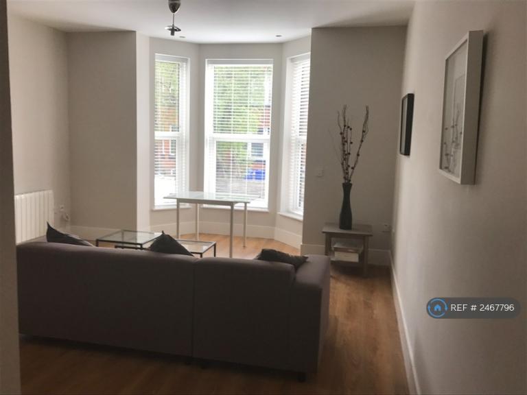2 bedroom flat in Egerton Road, Manchester, M14 (2 bed) (#2467796)